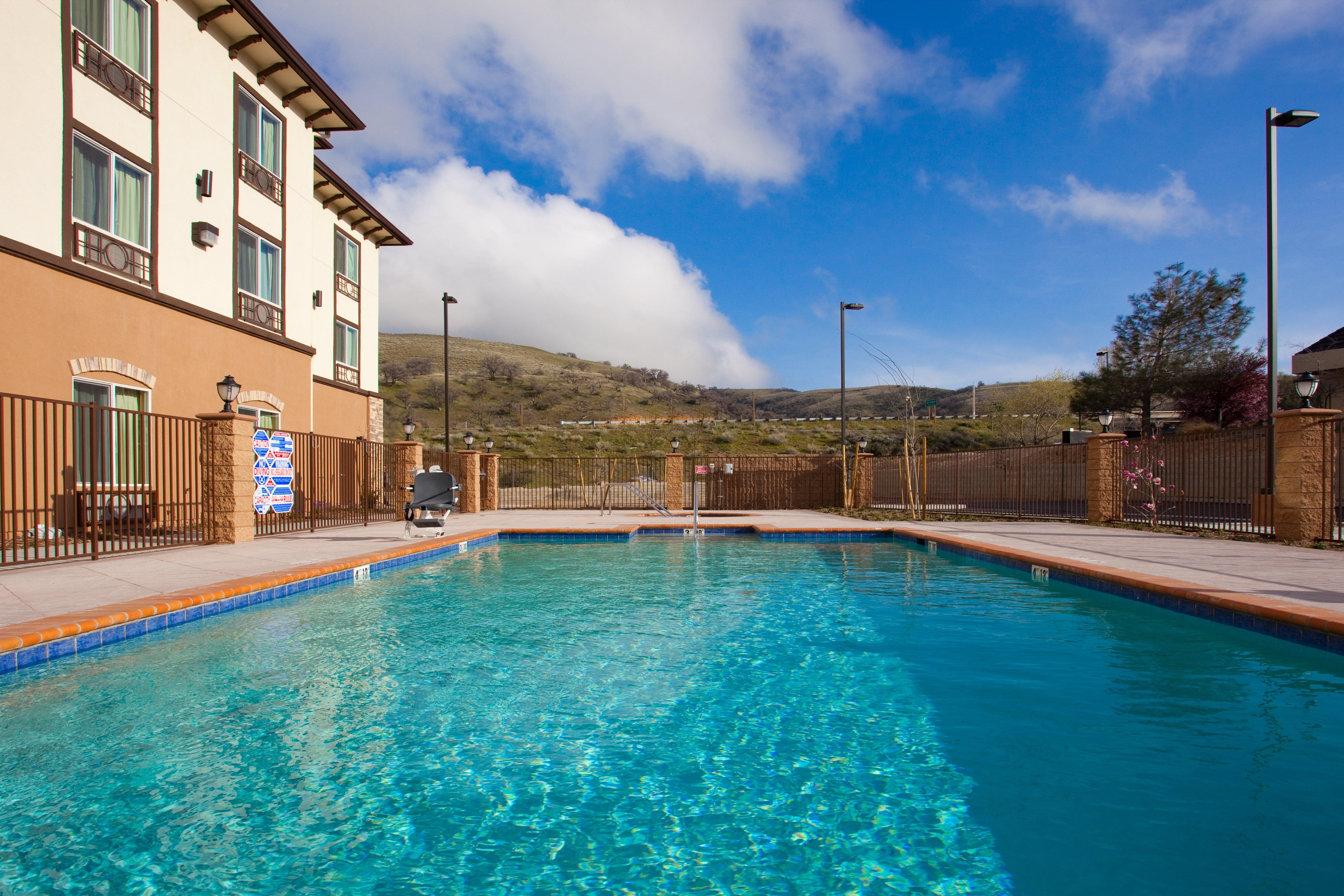 Holiday Inn Express & Suites Frazier Park By Ihg Lebec Екстер'єр фото